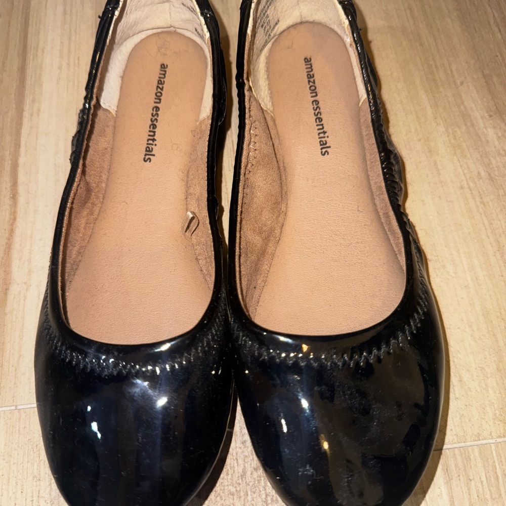 Amazon Essentials Women's Black Ballet Flats